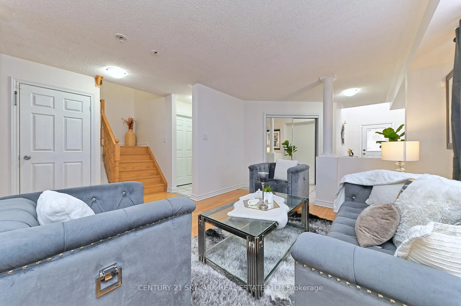 Photo 5 of 38 Marotta Avenue, Brampton, Fletcher's Meadow — HOMEH