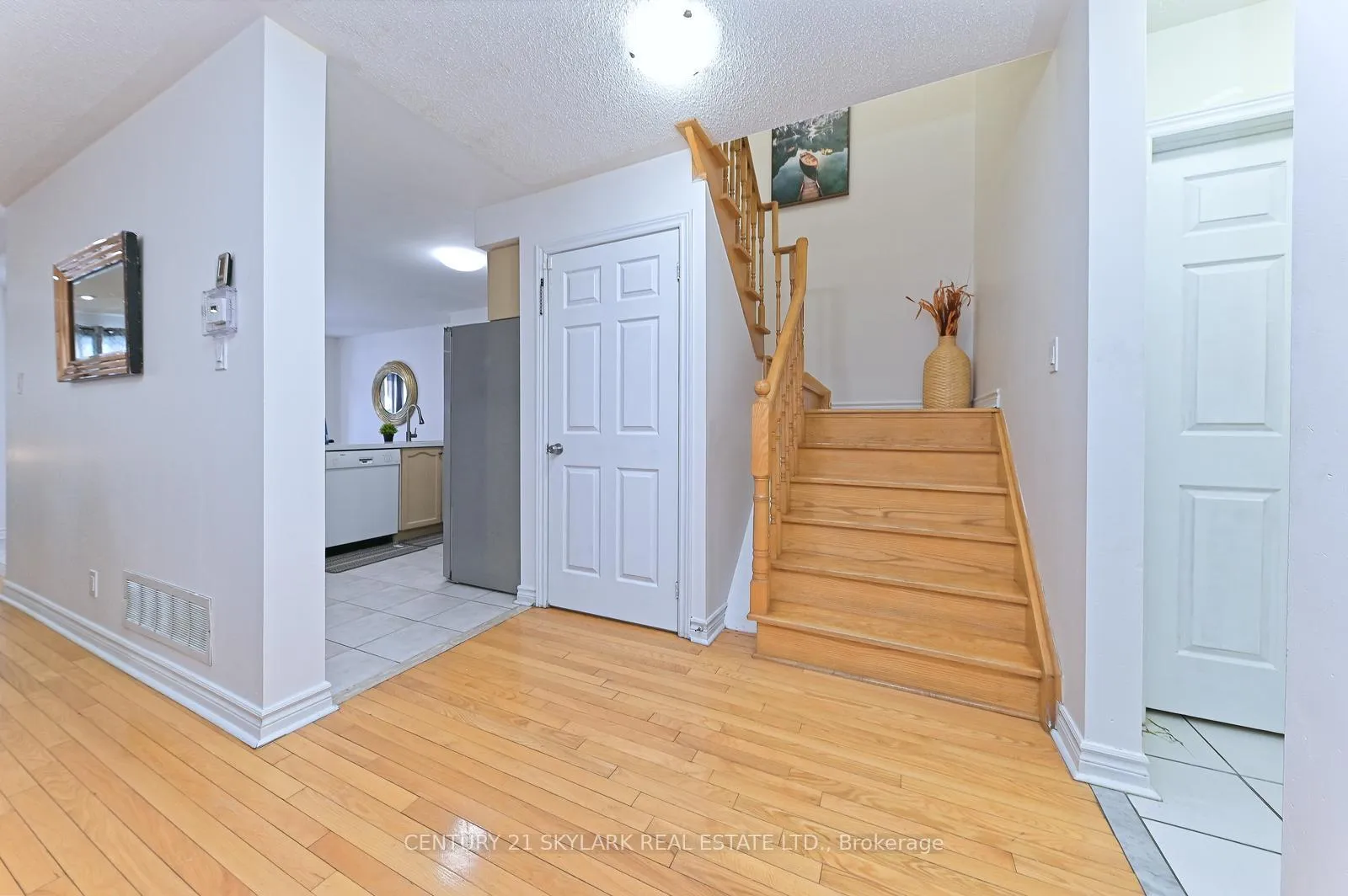 Photo 10 of 38 Marotta Avenue, Brampton, Fletcher's Meadow — HOMEH