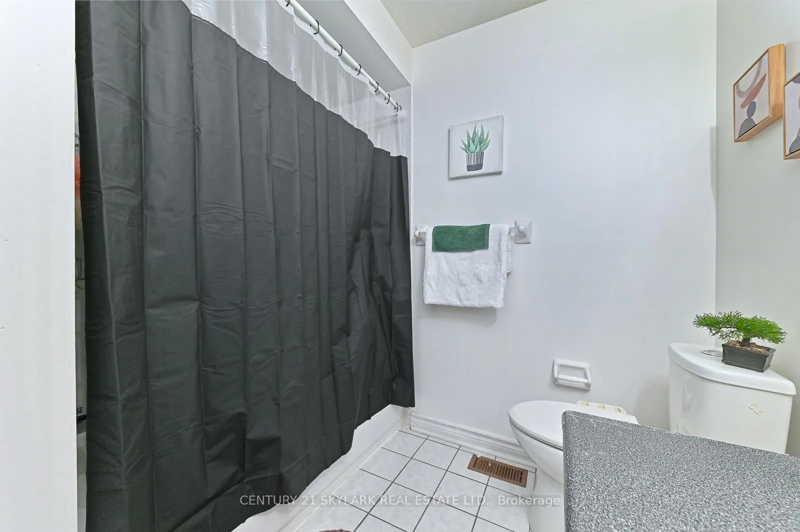 Photo 22 of 38 Marotta Avenue, Brampton, Fletcher's Meadow — HOMEH