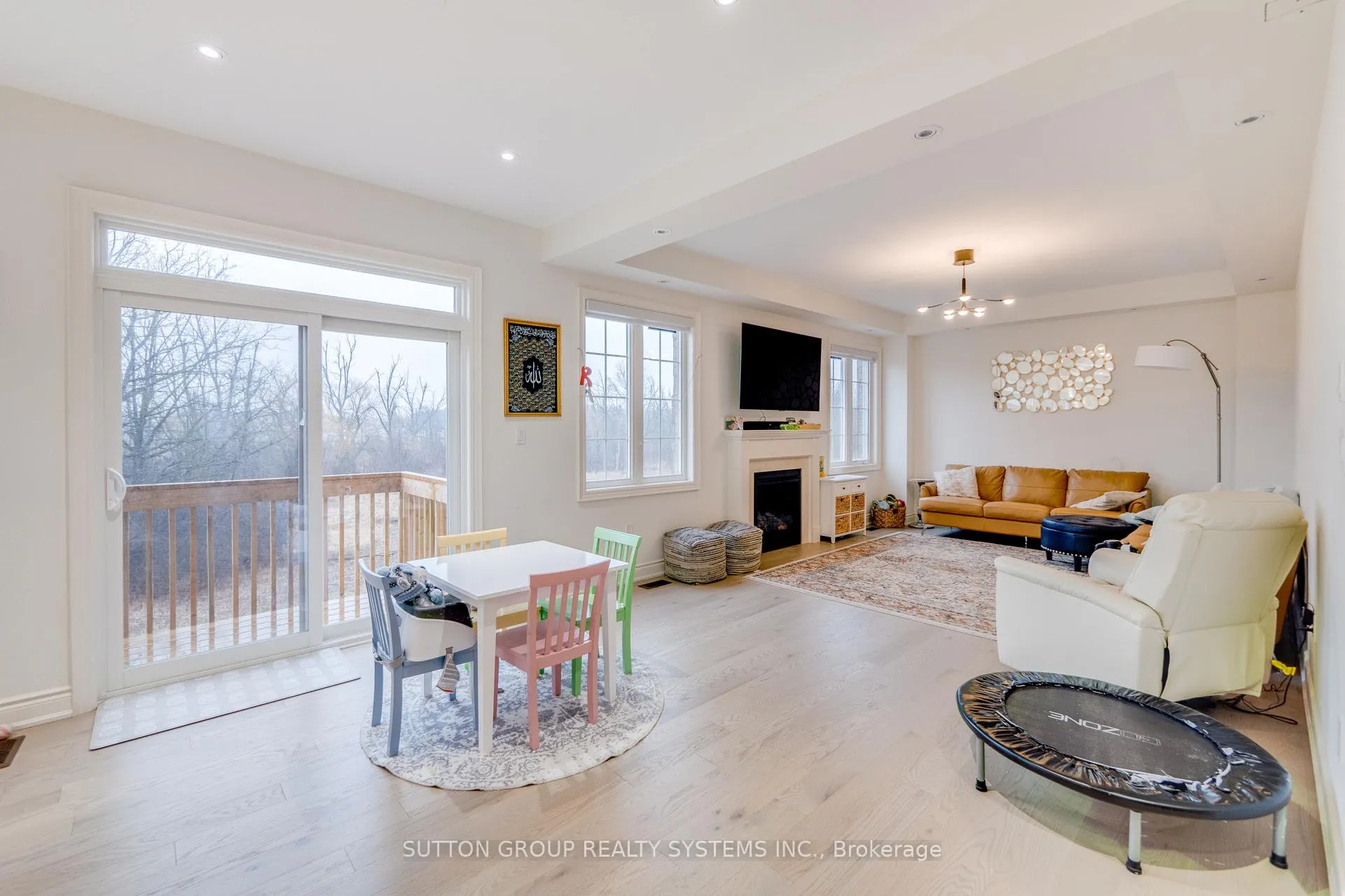 Photo 8 of 389 Humphrey Street, Hamilton, Waterdown — HOMEH