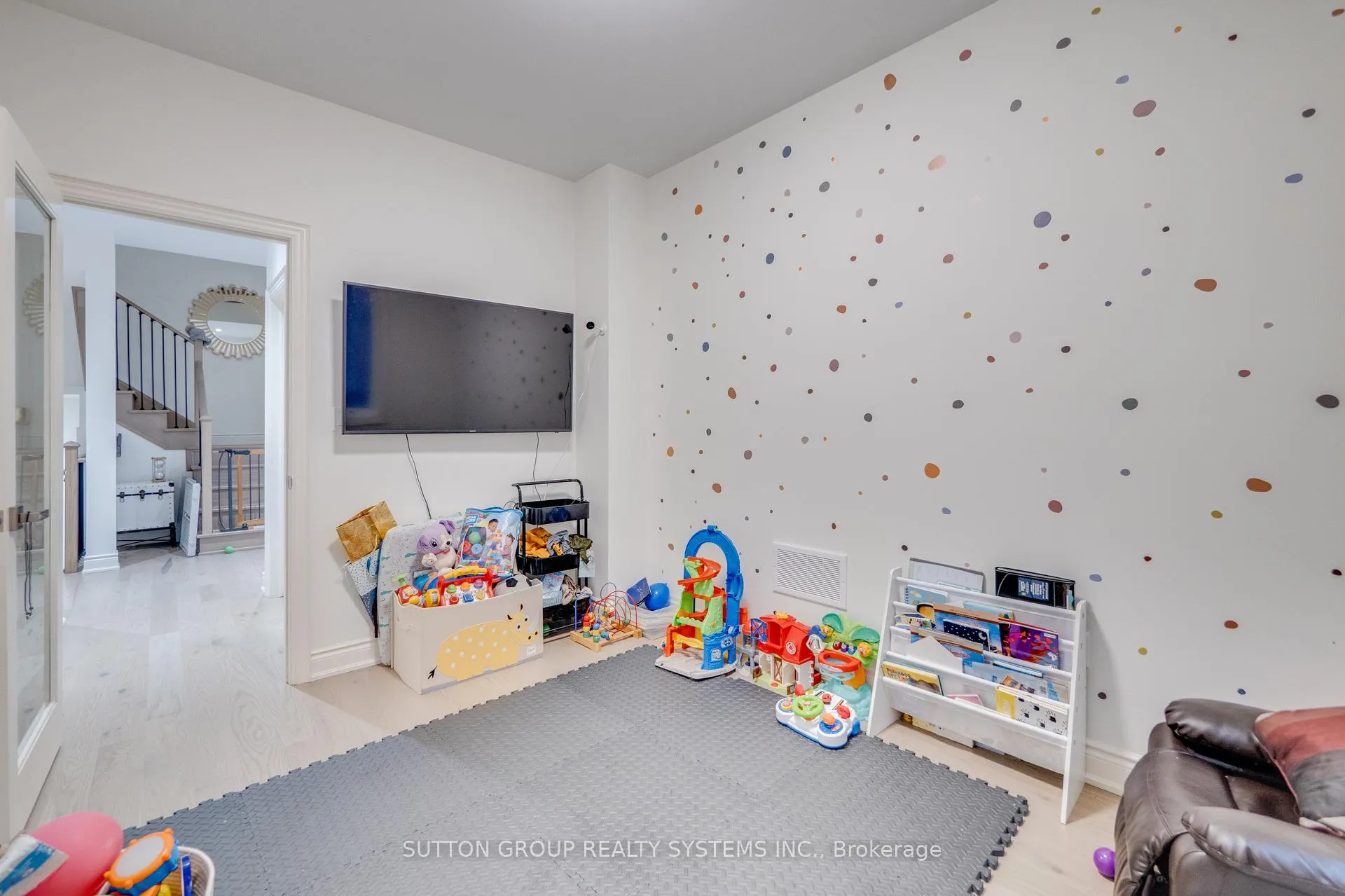 Photo 23 of 389 Humphrey Street, Hamilton, Waterdown — HOMEH