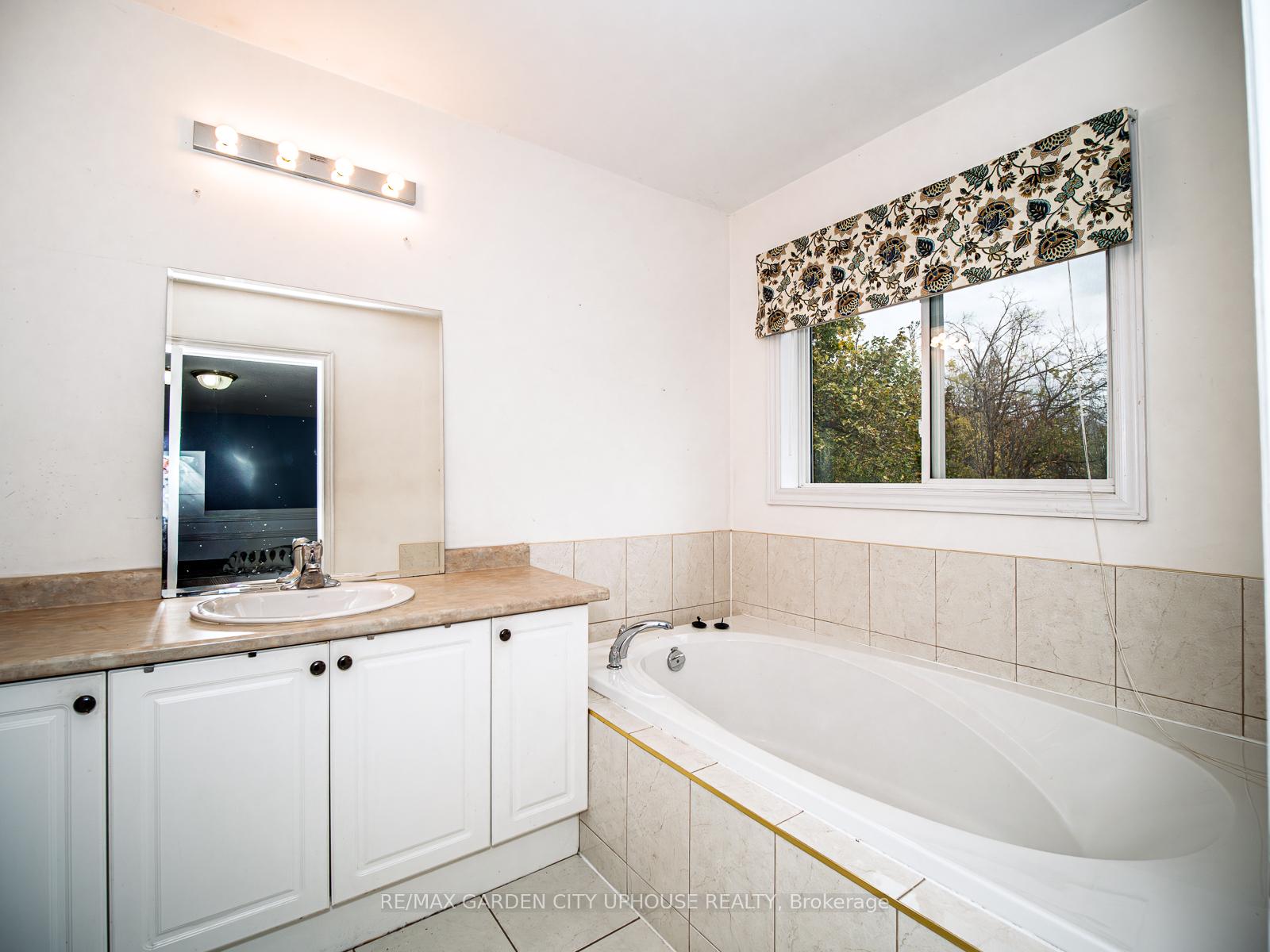Photo 14 of 50 Chloe Street, St. Catharines, E. Chester — HOMEH