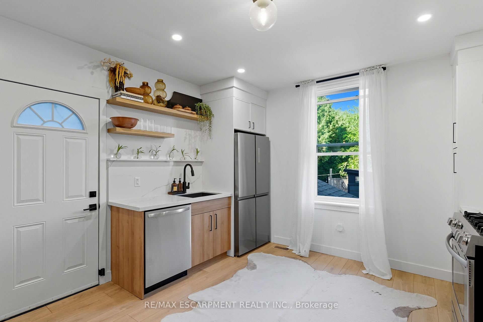Photo 10 of 249 Bay Street N, Hamilton, Central — HOMEH