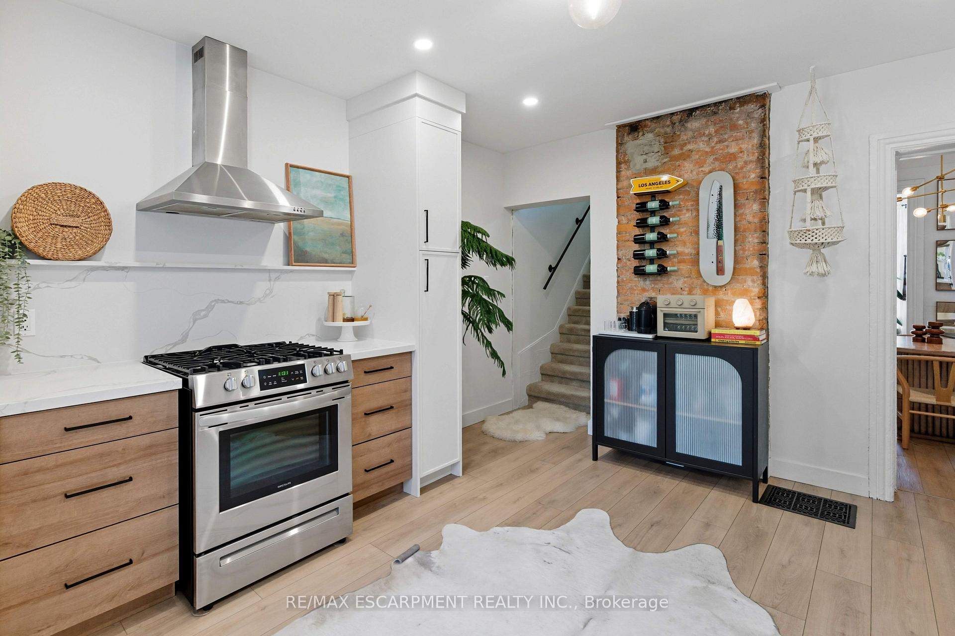 Photo 7 of 249 Bay Street N, Hamilton, Central — HOMEH