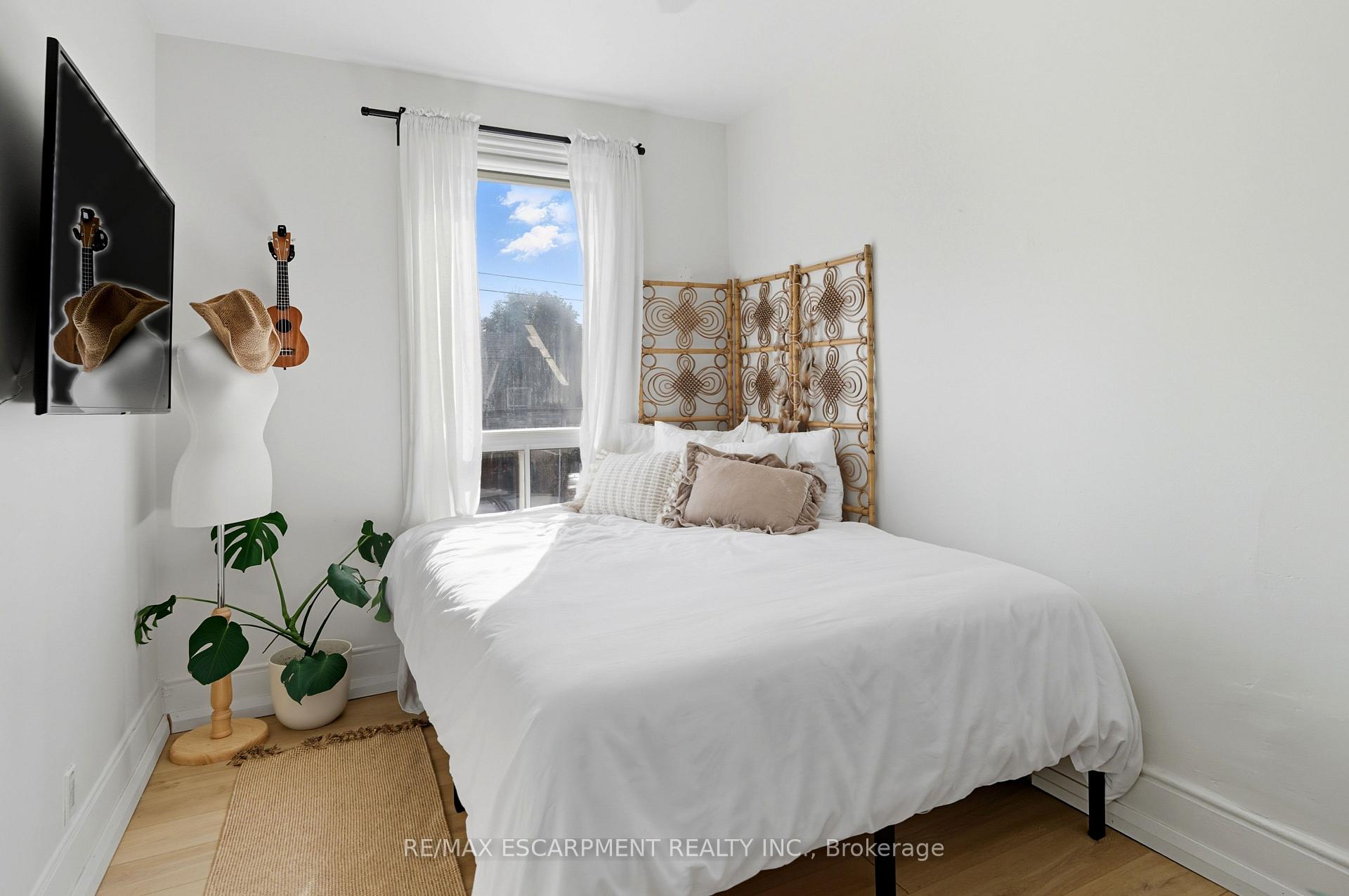 Photo 9 of 249 Bay Street N, Hamilton, Central — HOMEH