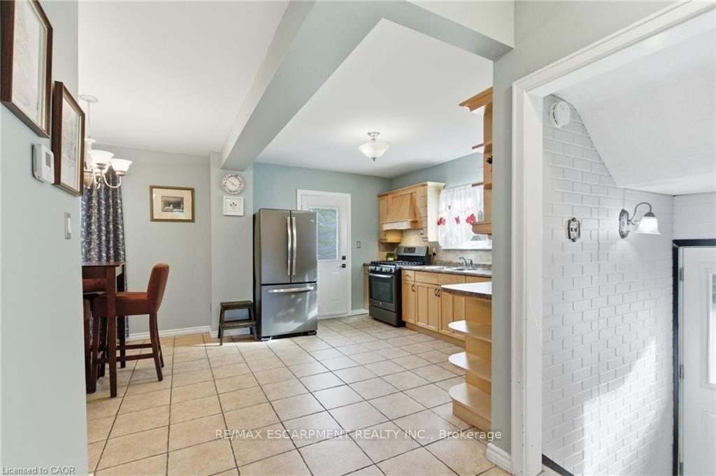 Photo 3 of 91 East 42nd Street, Hamilton, Sunninghill — HOMEH