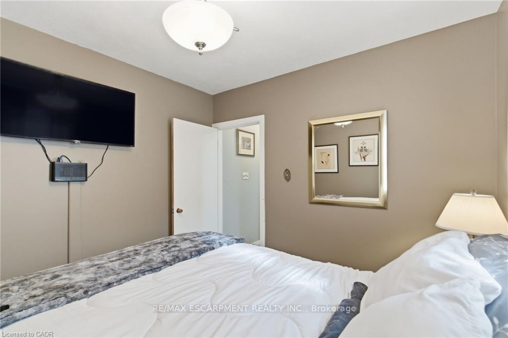 Photo 18 of 91 East 42nd Street, Hamilton, Sunninghill — HOMEH