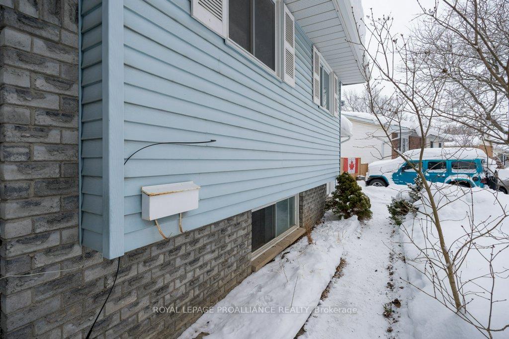 Photo 5 of 23 Ireland Drive, Quinte West, Trenton Ward — HOMEH