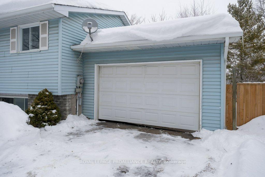 Photo 9 of 23 Ireland Drive, Quinte West, Trenton Ward — HOMEH