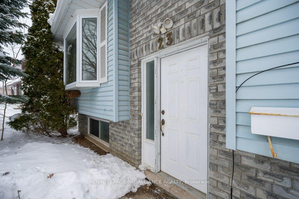 Photo 4 of 23 Ireland Drive, Quinte West, Trenton Ward — HOMEH
