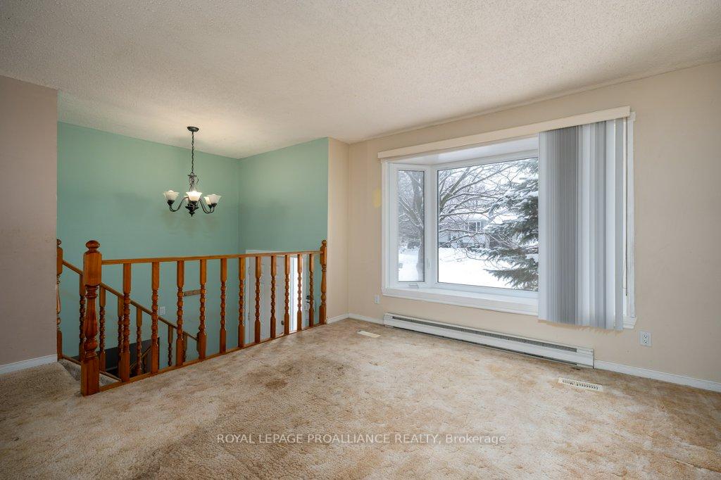 Photo 8 of 23 Ireland Drive, Quinte West, Trenton Ward — HOMEH