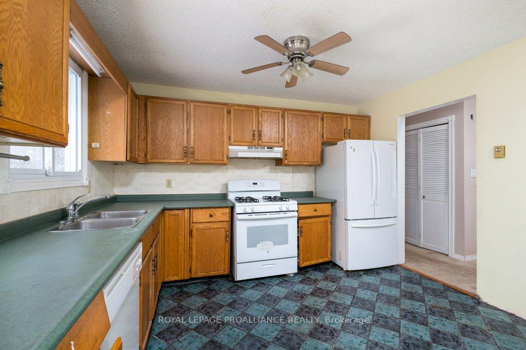 Photo 12 of 23 Ireland Drive, Quinte West, Trenton Ward — HOMEH