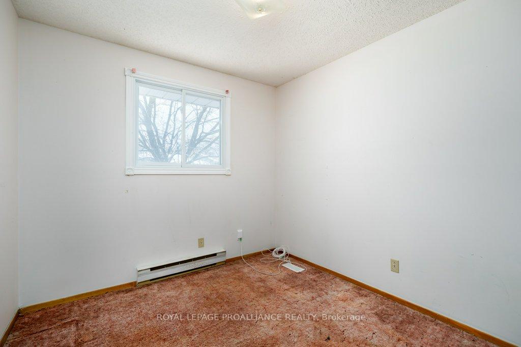 Photo 16 of 23 Ireland Drive, Quinte West, Trenton Ward — HOMEH