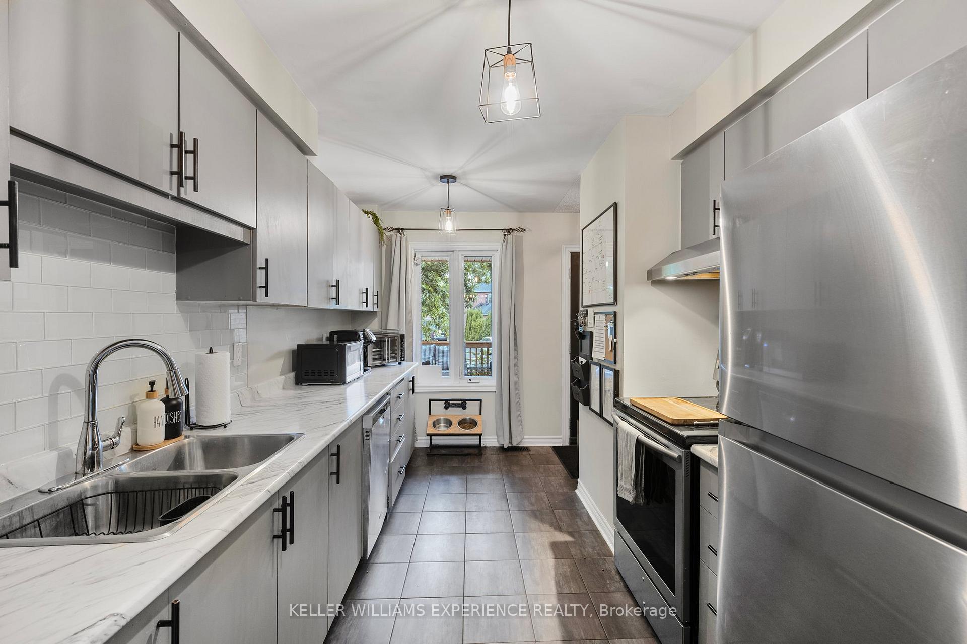 Photo 4 of 85 Ferguson Drive, Barrie, Northwest — HOMEH