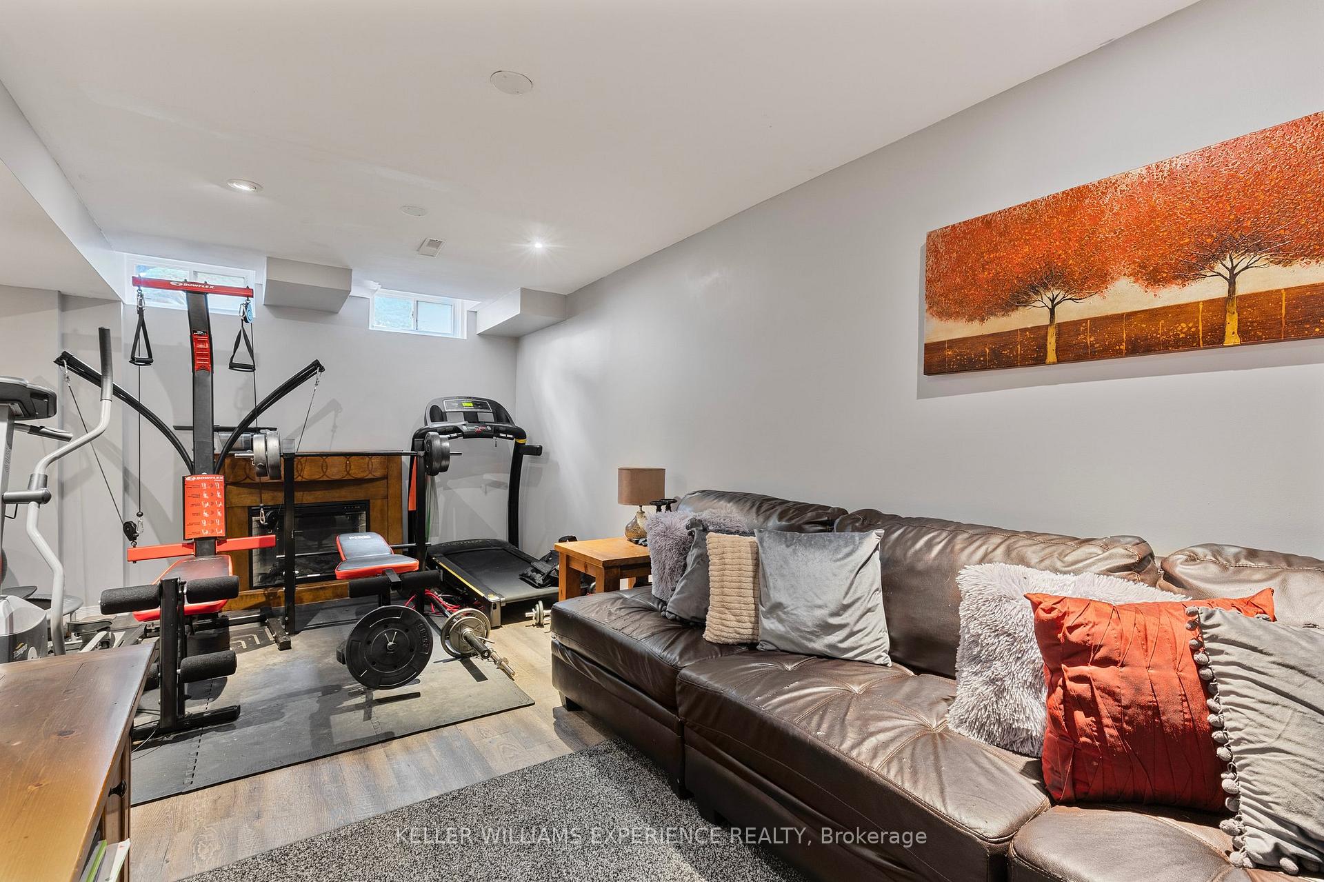 Photo 13 of 85 Ferguson Drive, Barrie, Northwest — HOMEH