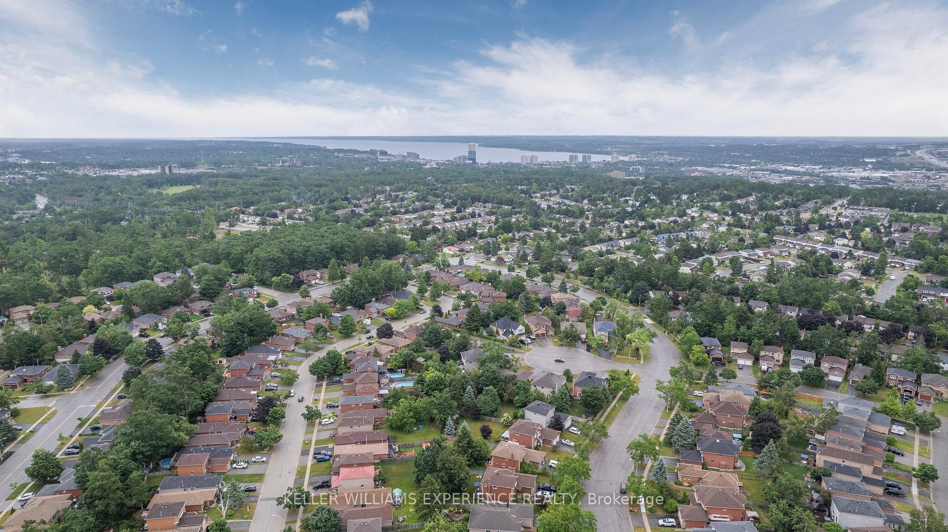 Photo 43 of 85 Ferguson Drive, Barrie, Northwest — HOMEH