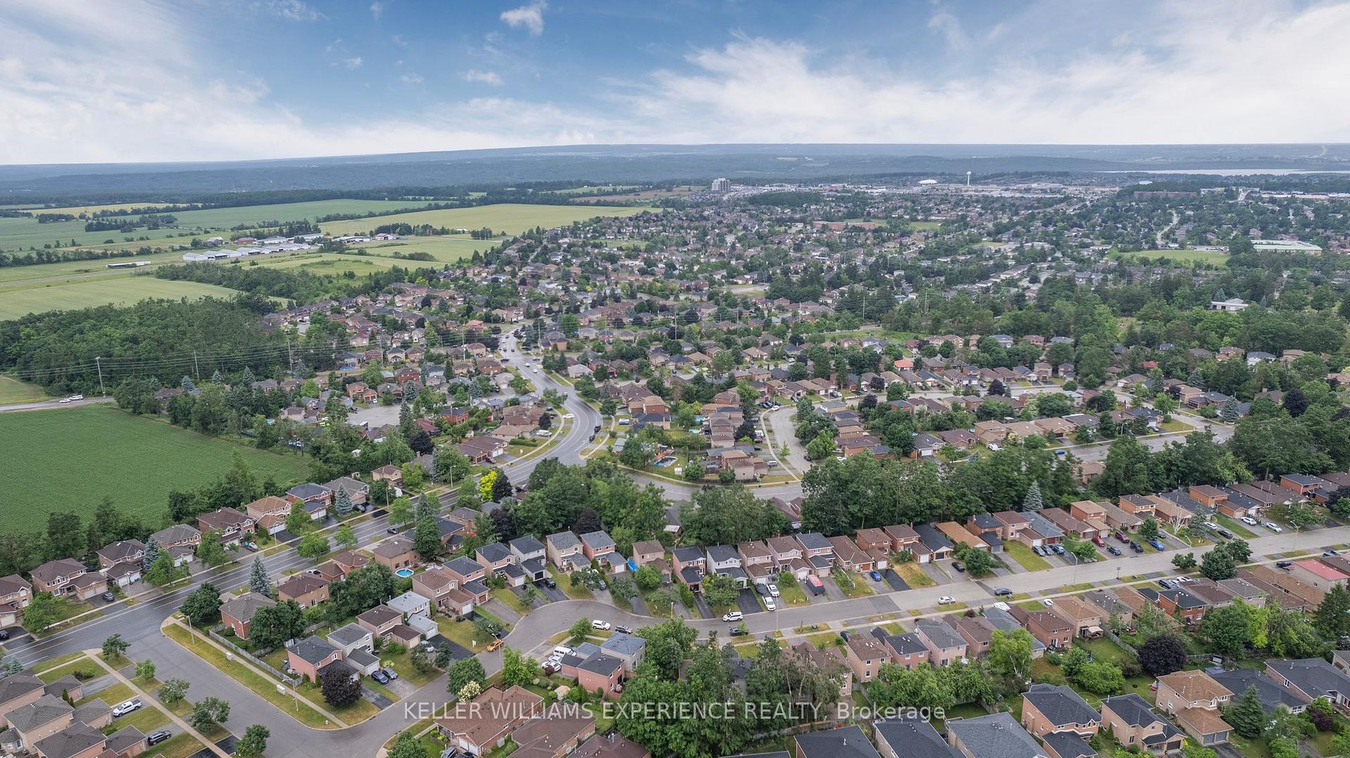 Photo 26 of 85 Ferguson Drive, Barrie, Northwest — HOMEH