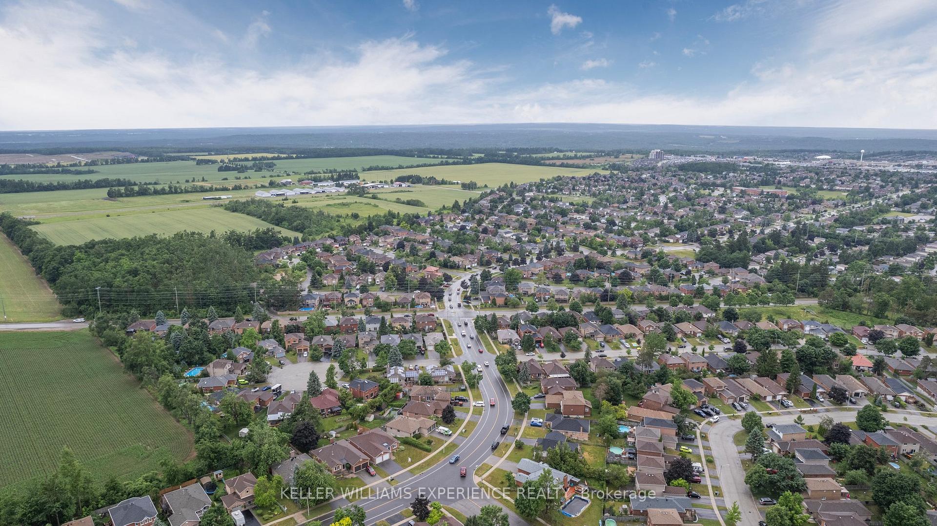 Photo 23 of 85 Ferguson Drive, Barrie, Northwest — HOMEH