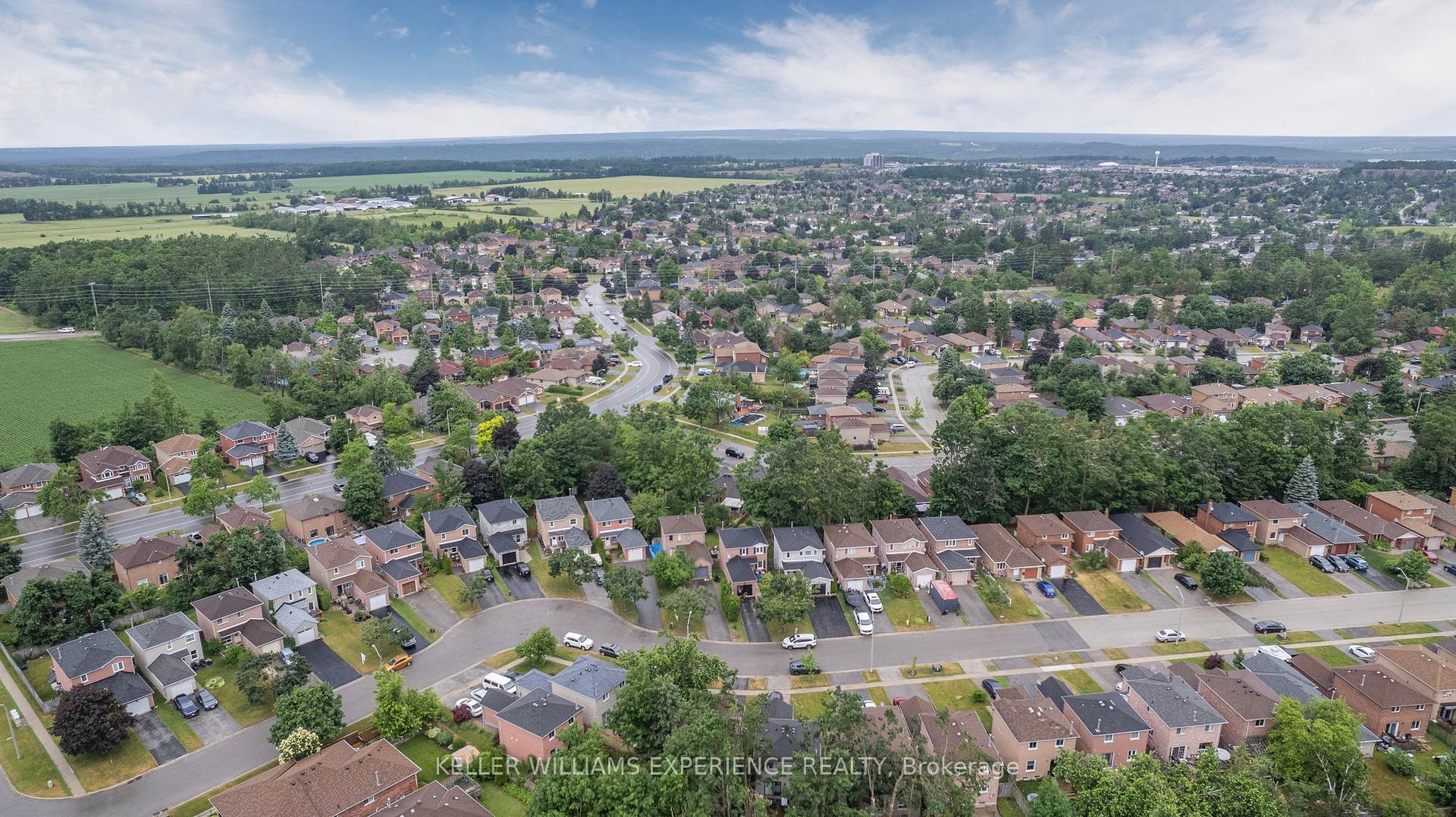 Photo 24 of 85 Ferguson Drive, Barrie, Northwest — HOMEH