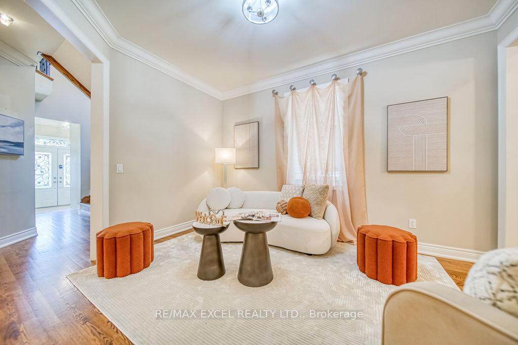 Photo 5 of 166 Townsgate Drive, Vaughan, Crestwood-Springfarm-Yorkhill — HOMEH