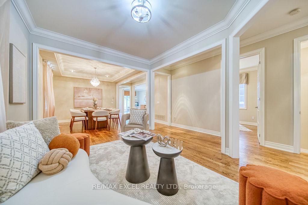 Photo 3 of 166 Townsgate Drive, Vaughan, Crestwood-Springfarm-Yorkhill — HOMEH