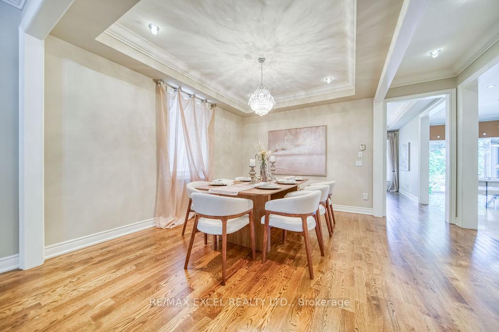 Photo 4 of 166 Townsgate Drive, Vaughan, Crestwood-Springfarm-Yorkhill — HOMEH