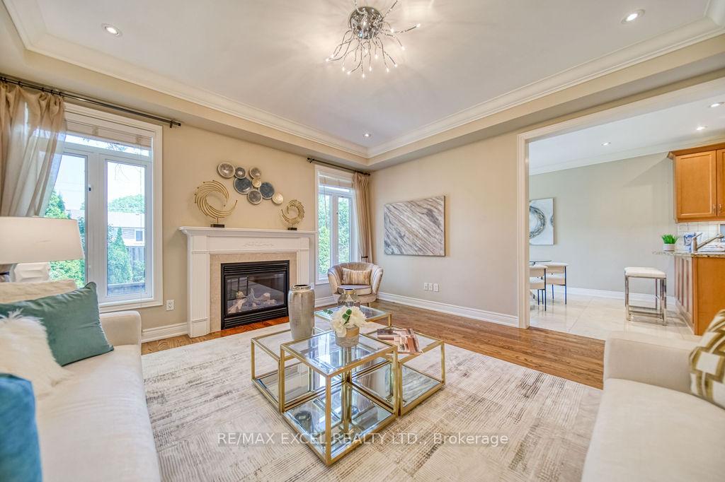 Photo 8 of 166 Townsgate Drive, Vaughan, Crestwood-Springfarm-Yorkhill — HOMEH
