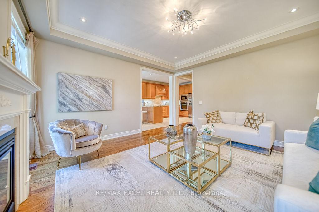 Photo 9 of 166 Townsgate Drive, Vaughan, Crestwood-Springfarm-Yorkhill — HOMEH