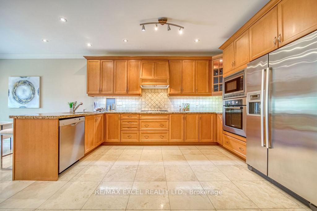 Photo 10 of 166 Townsgate Drive, Vaughan, Crestwood-Springfarm-Yorkhill — HOMEH