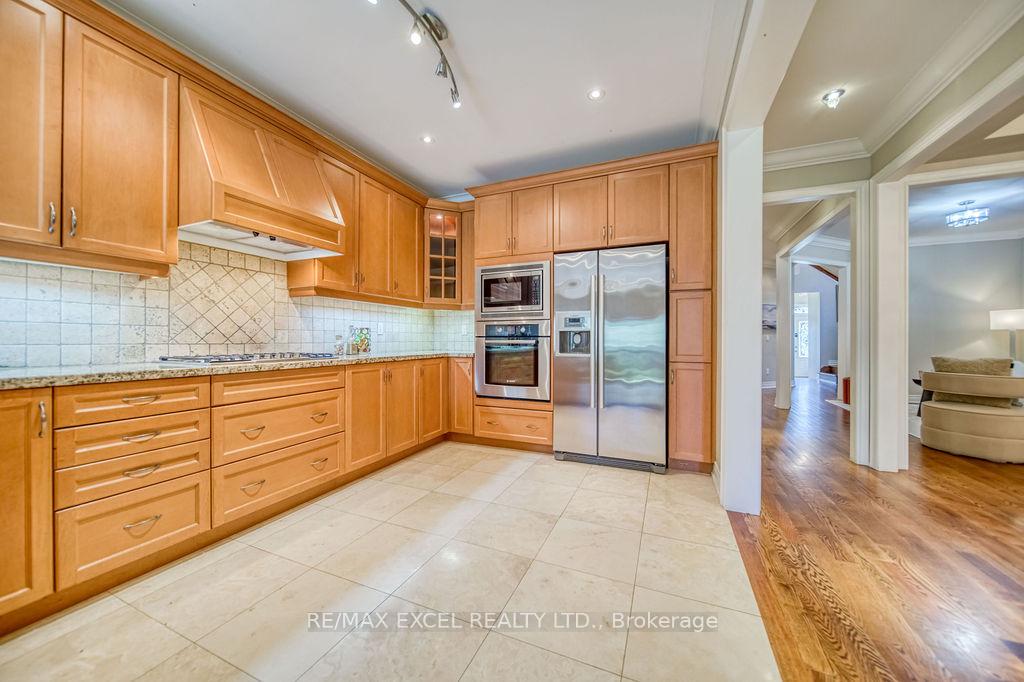 Photo 12 of 166 Townsgate Drive, Vaughan, Crestwood-Springfarm-Yorkhill — HOMEH