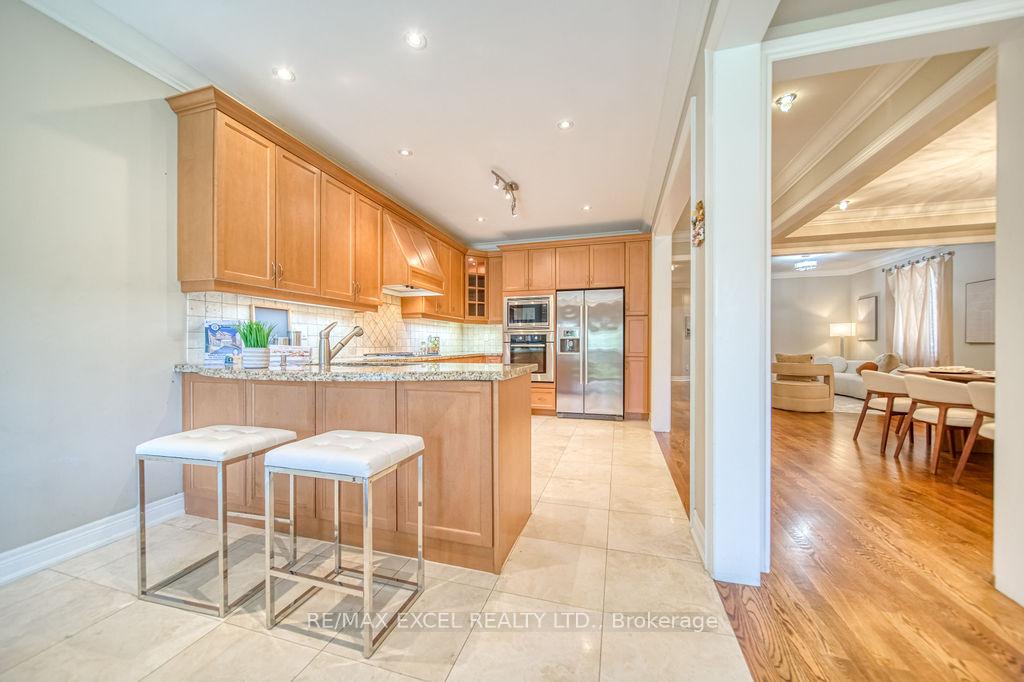 Photo 13 of 166 Townsgate Drive, Vaughan, Crestwood-Springfarm-Yorkhill — HOMEH