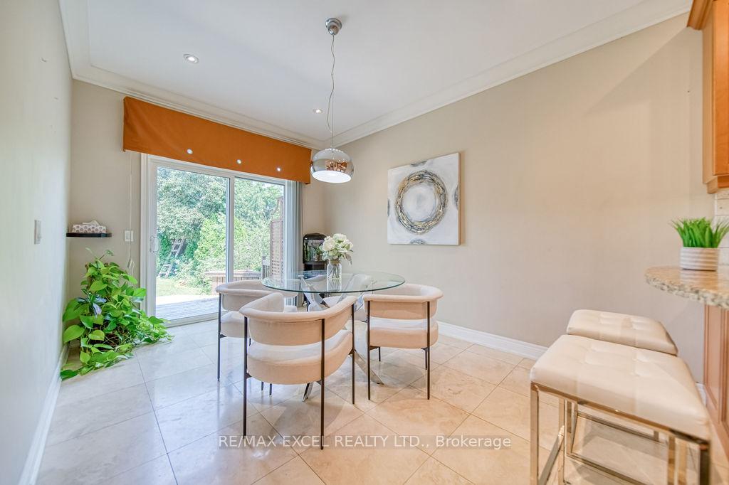 Photo 14 of 166 Townsgate Drive, Vaughan, Crestwood-Springfarm-Yorkhill — HOMEH