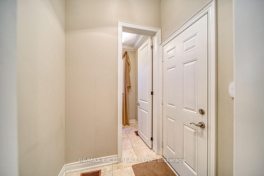 Photo 16 of 166 Townsgate Drive, Vaughan, Crestwood-Springfarm-Yorkhill — HOMEH