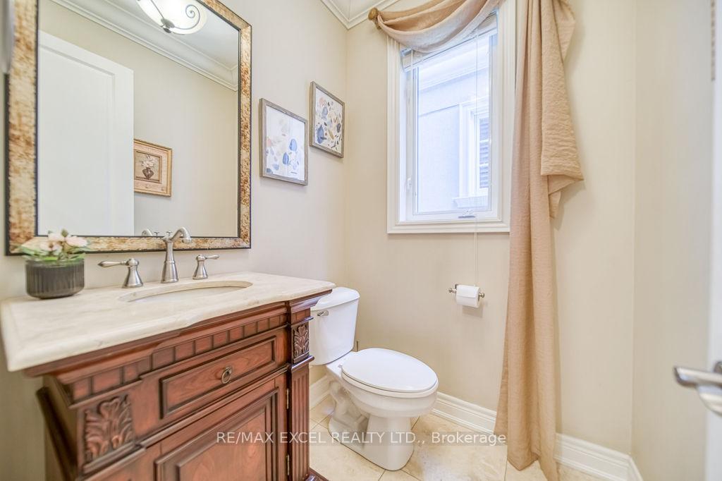 Photo 18 of 166 Townsgate Drive, Vaughan, Crestwood-Springfarm-Yorkhill — HOMEH