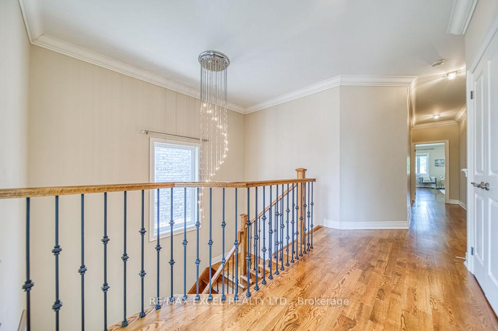 Photo 17 of 166 Townsgate Drive, Vaughan, Crestwood-Springfarm-Yorkhill — HOMEH