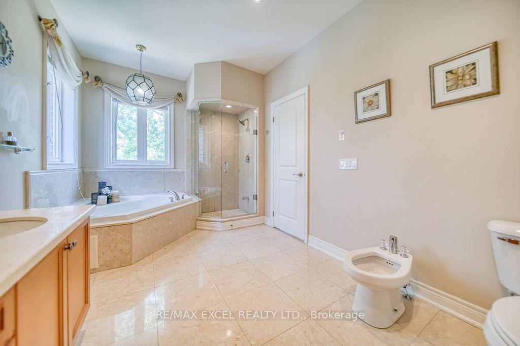 Photo 23 of 166 Townsgate Drive, Vaughan, Crestwood-Springfarm-Yorkhill — HOMEH
