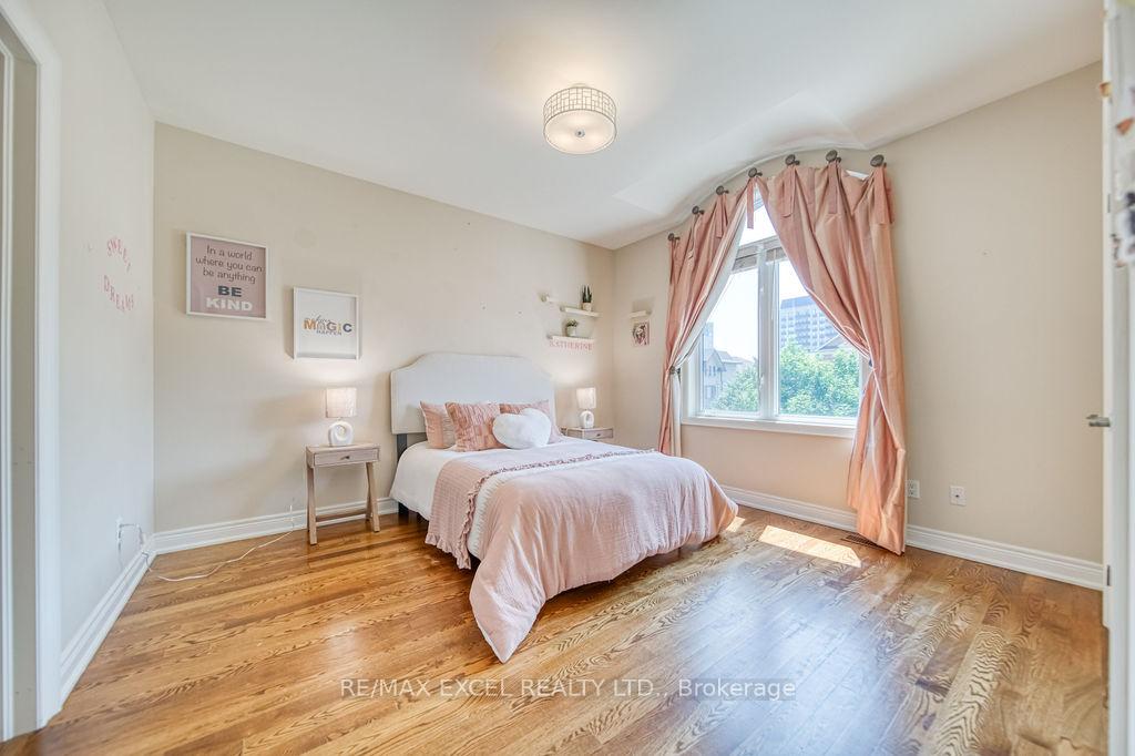 Photo 24 of 166 Townsgate Drive, Vaughan, Crestwood-Springfarm-Yorkhill — HOMEH