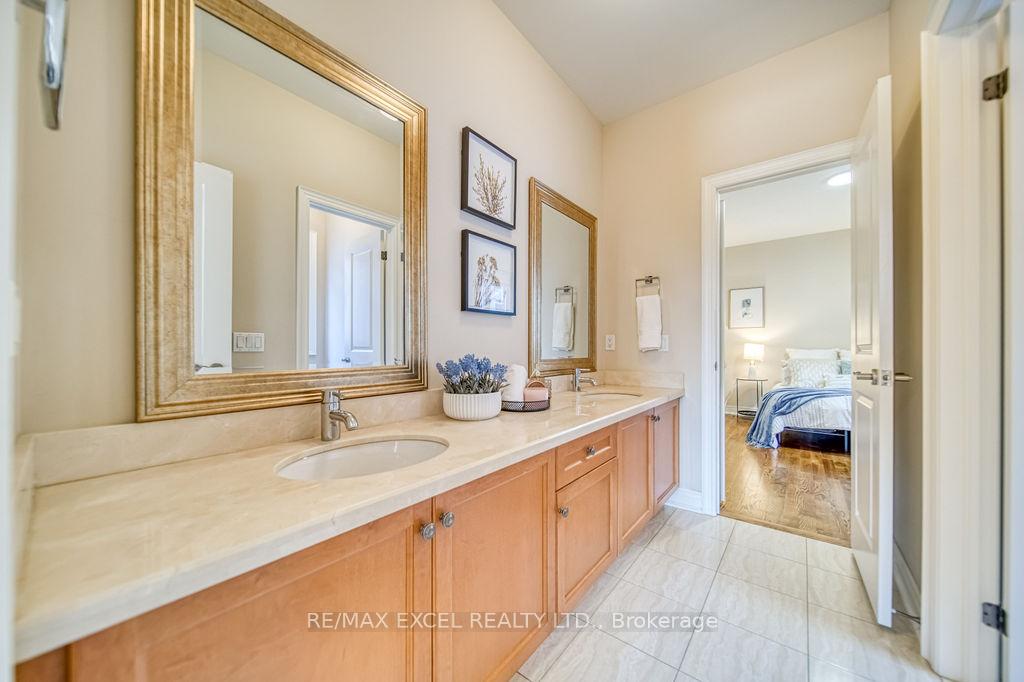 Photo 25 of 166 Townsgate Drive, Vaughan, Crestwood-Springfarm-Yorkhill — HOMEH