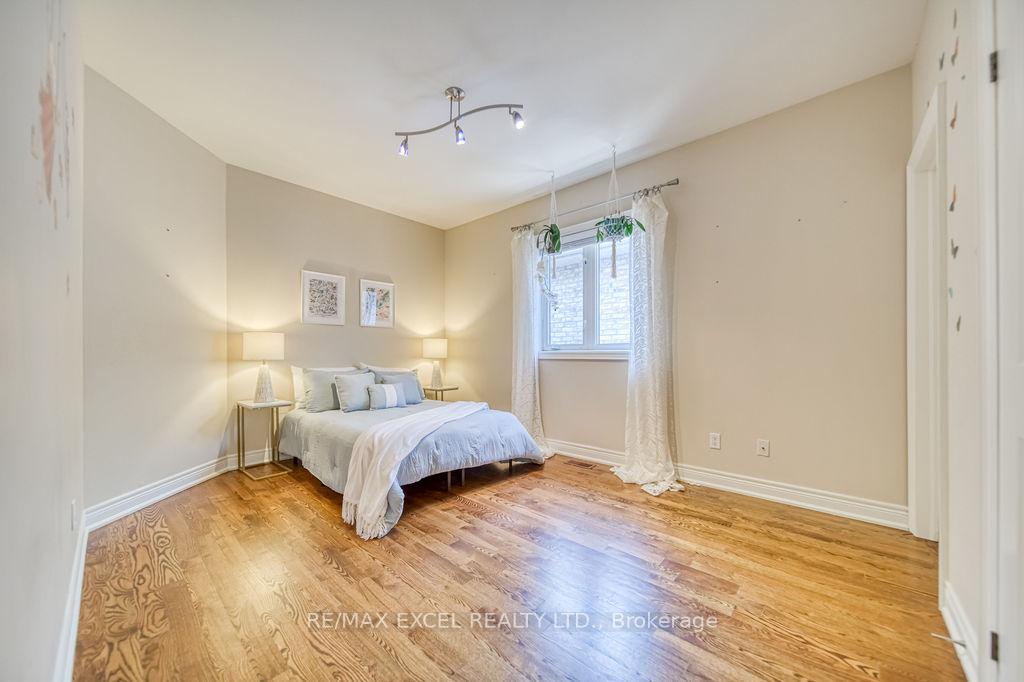 Photo 28 of 166 Townsgate Drive, Vaughan, Crestwood-Springfarm-Yorkhill — HOMEH