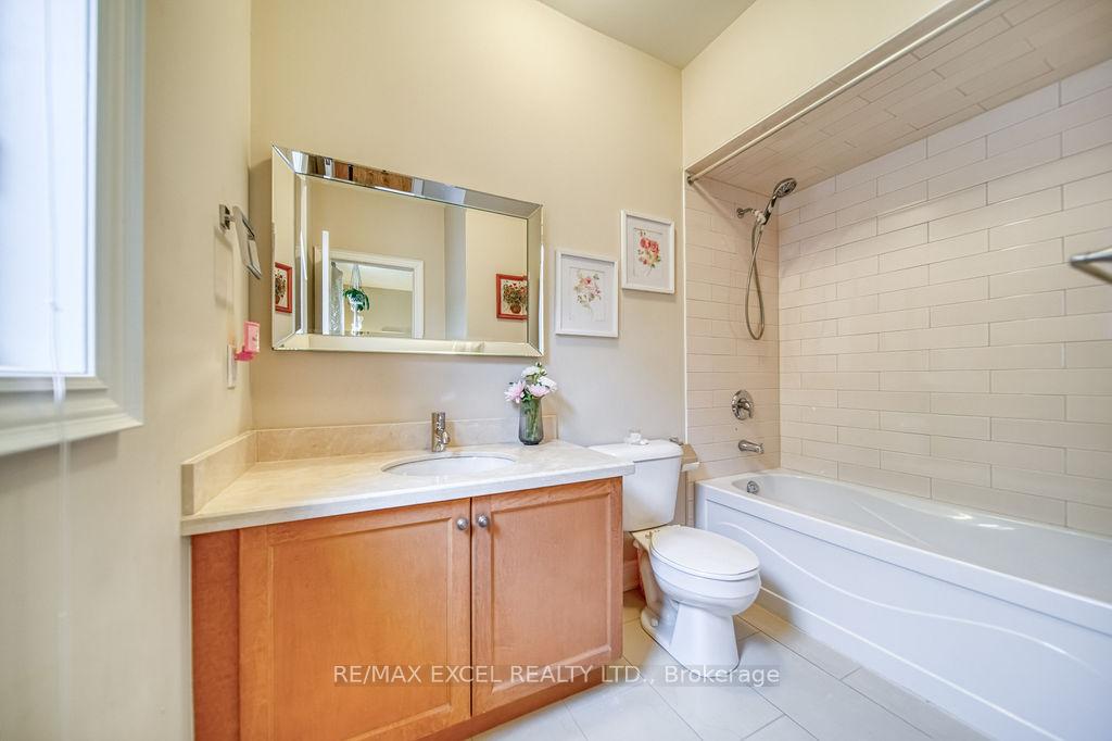 Photo 30 of 166 Townsgate Drive, Vaughan, Crestwood-Springfarm-Yorkhill — HOMEH