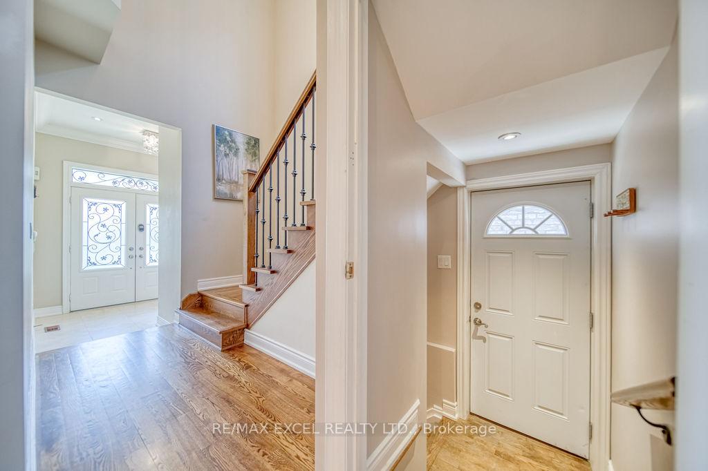 Photo 31 of 166 Townsgate Drive, Vaughan, Crestwood-Springfarm-Yorkhill — HOMEH