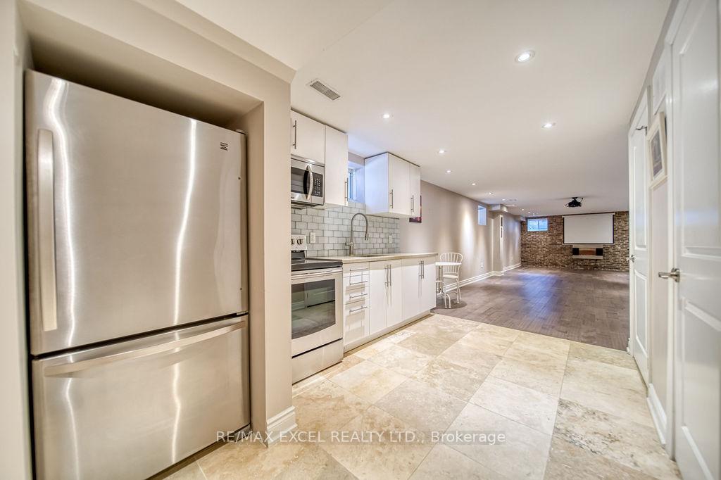 Photo 32 of 166 Townsgate Drive, Vaughan, Crestwood-Springfarm-Yorkhill — HOMEH