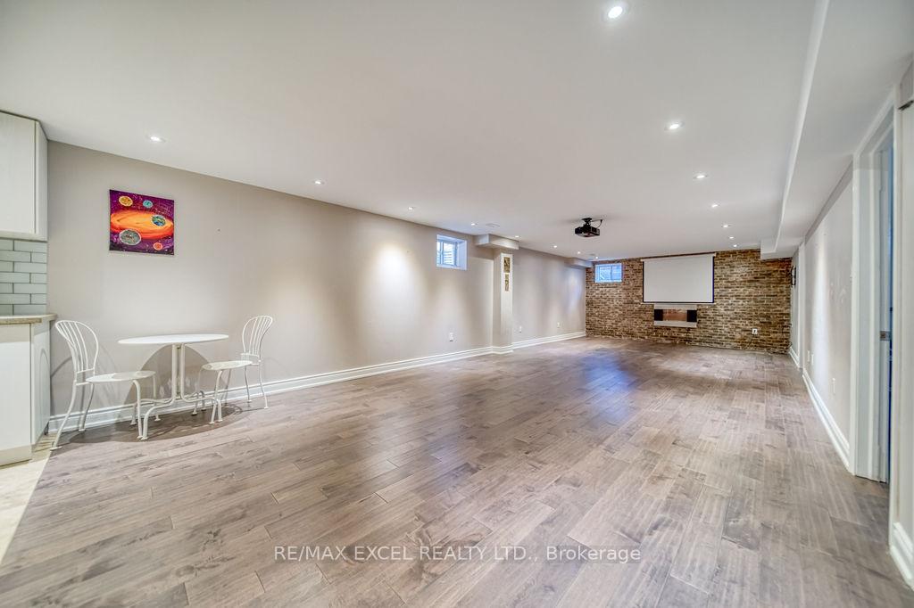 Photo 36 of 166 Townsgate Drive, Vaughan, Crestwood-Springfarm-Yorkhill — HOMEH
