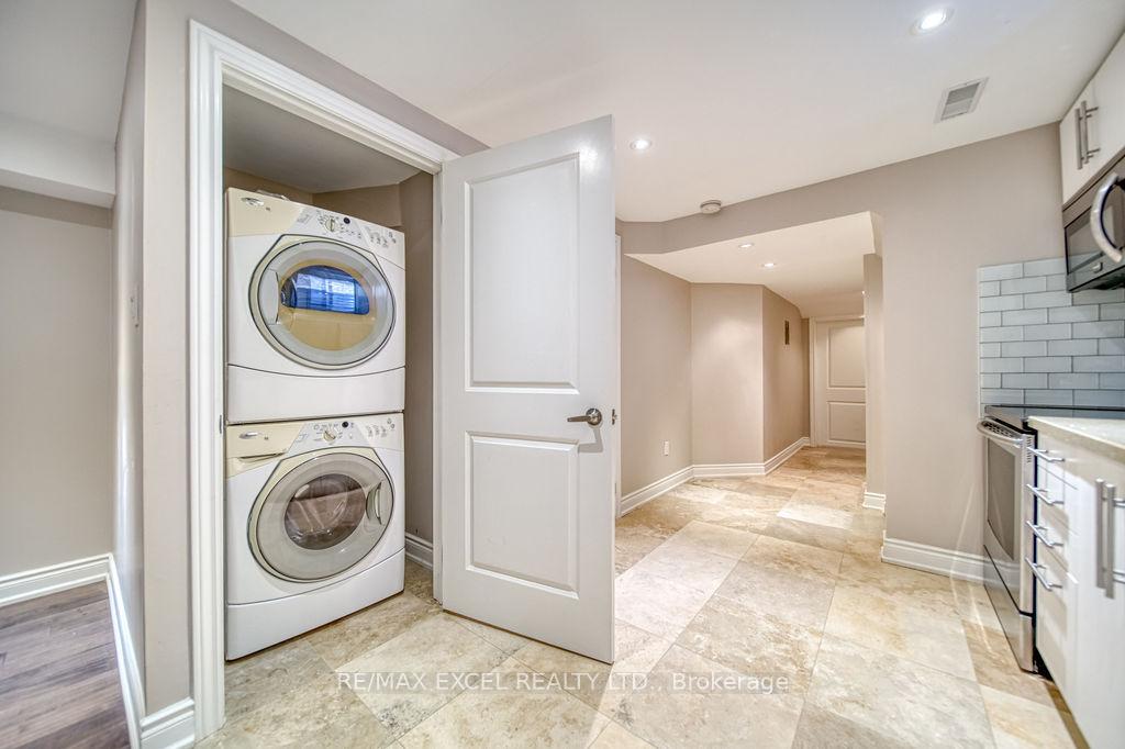 Photo 38 of 166 Townsgate Drive, Vaughan, Crestwood-Springfarm-Yorkhill — HOMEH