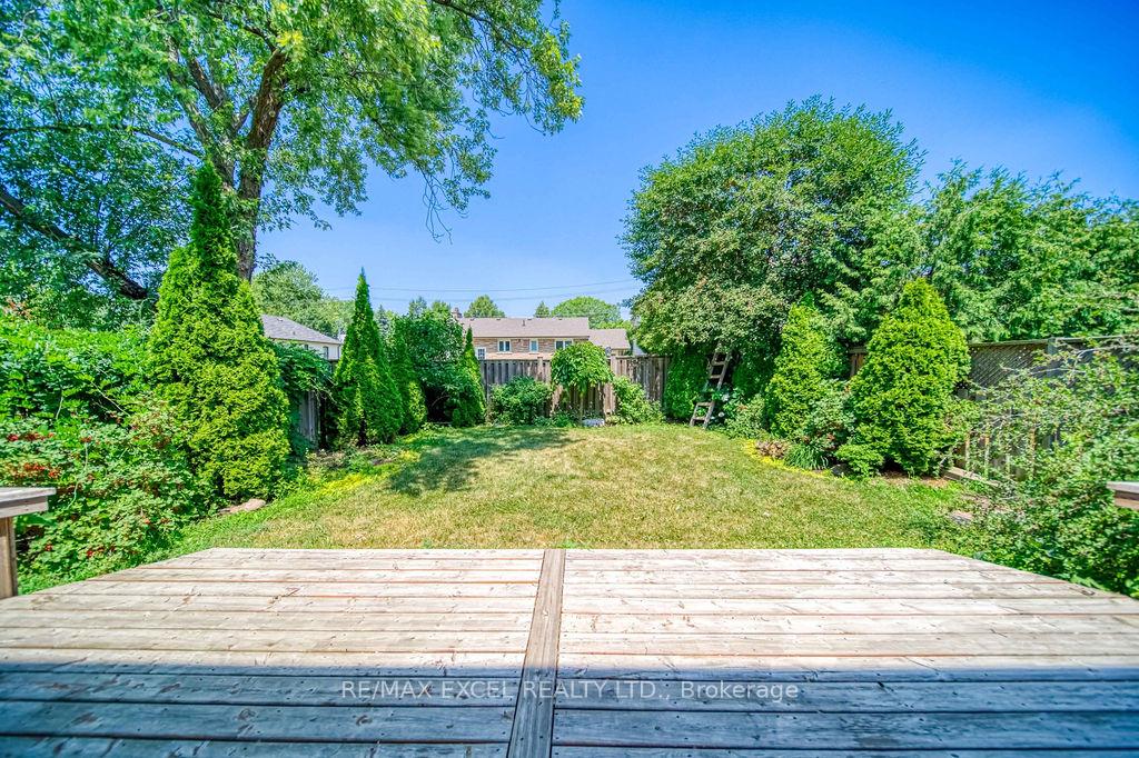 Photo 42 of 166 Townsgate Drive, Vaughan, Crestwood-Springfarm-Yorkhill — HOMEH