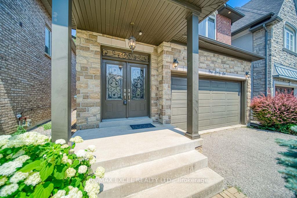 Photo 49 of 166 Townsgate Drive, Vaughan, Crestwood-Springfarm-Yorkhill — HOMEH