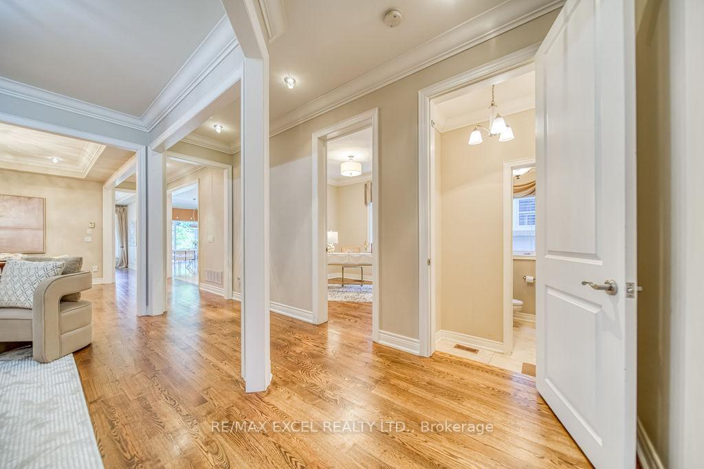 Photo 48 of 166 Townsgate Drive, Vaughan, Crestwood-Springfarm-Yorkhill — HOMEH