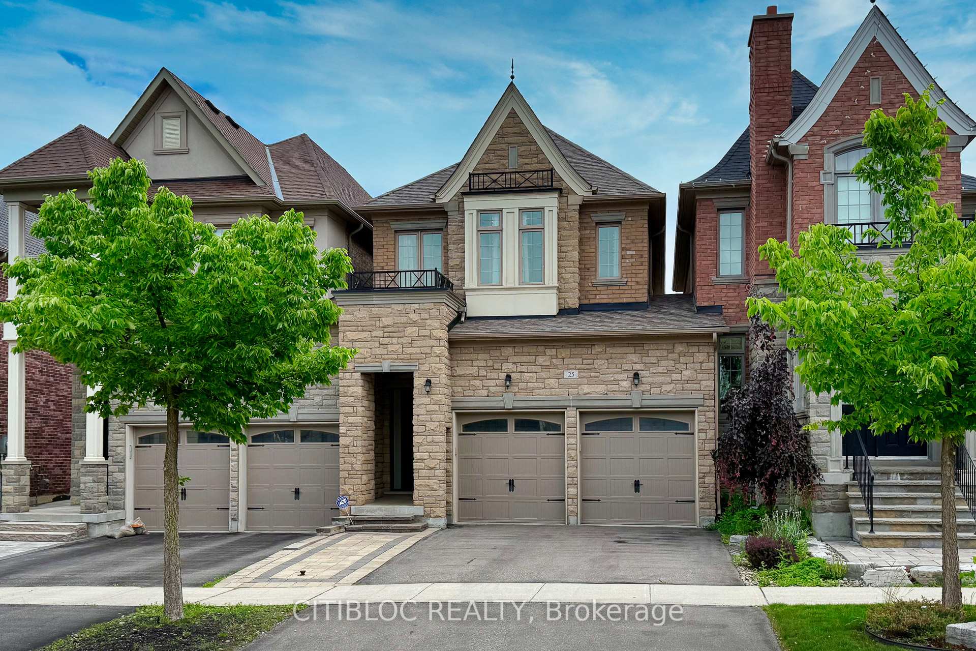 Photo 2 of 25 Claudview Street, King, King City — HOMEH