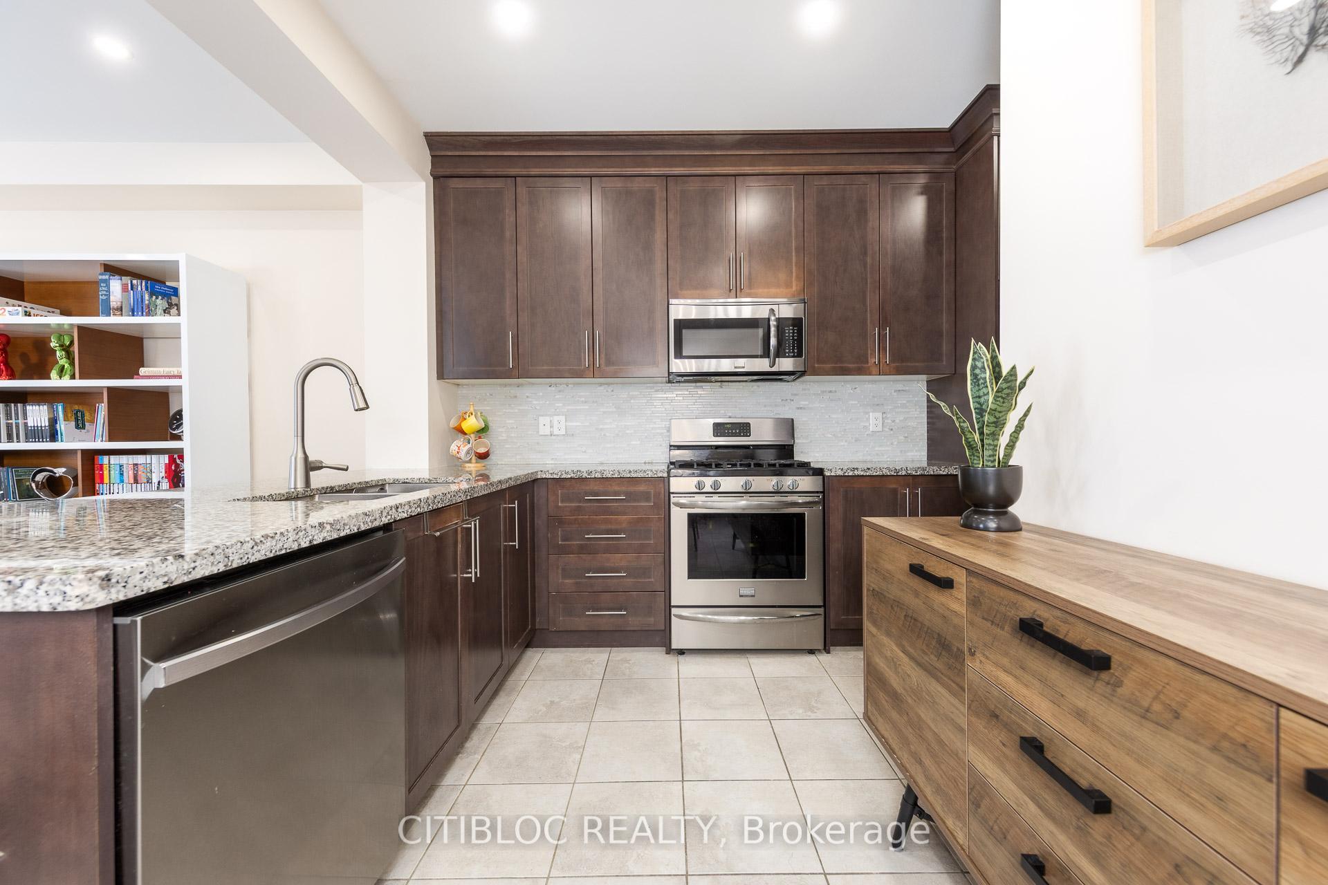 Photo 10 of 25 Claudview Street, King, King City — HOMEH