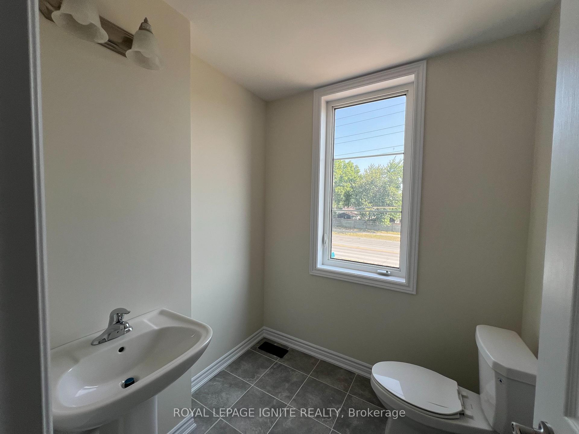 Photo 7 of 2100 Fairmont Common, Burlington, Tyandaga — HOMEH